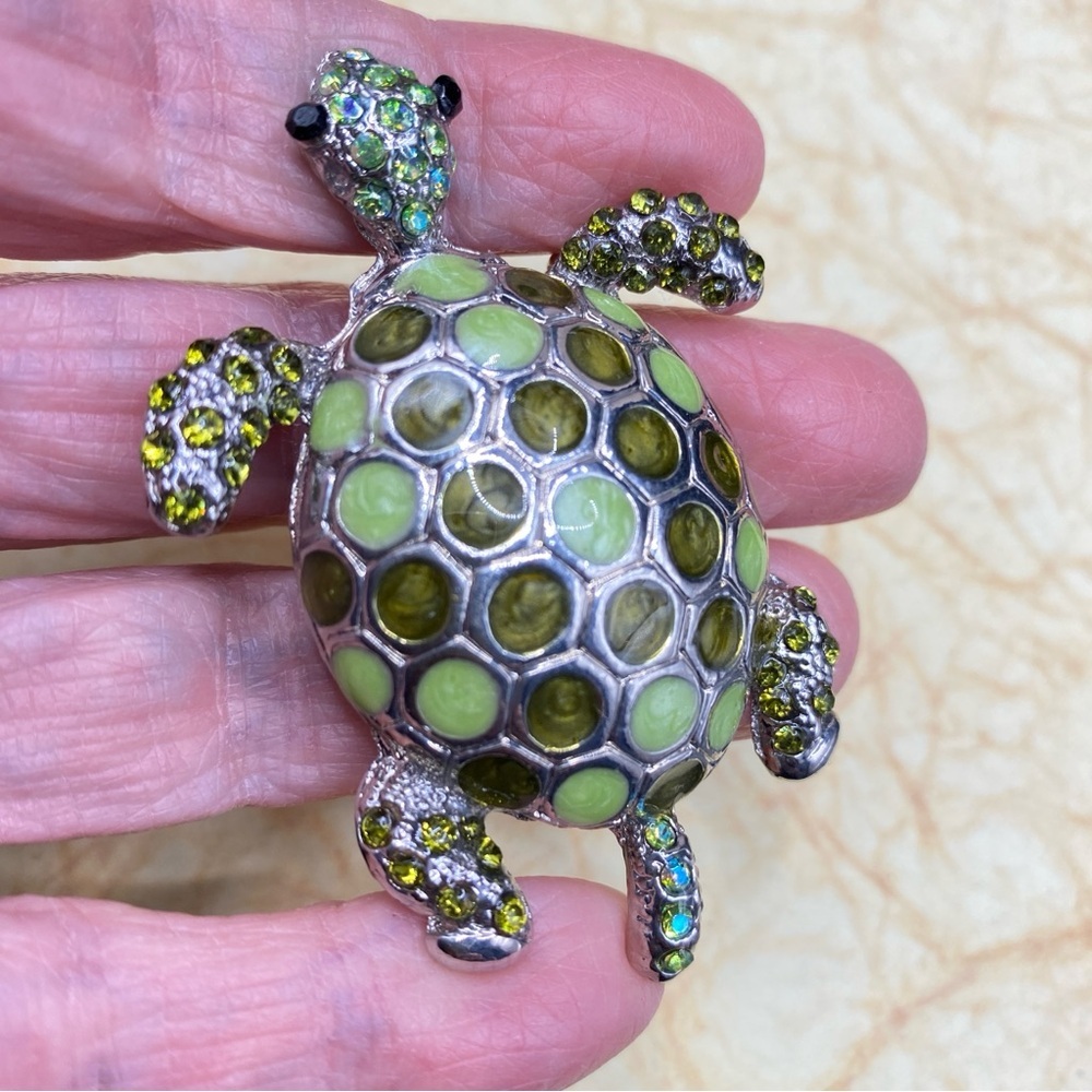 Gorgeous Green Turtle Brooch With Rhinestones
